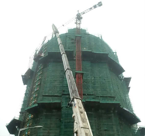 鄂尔多斯吊车在工地上作业